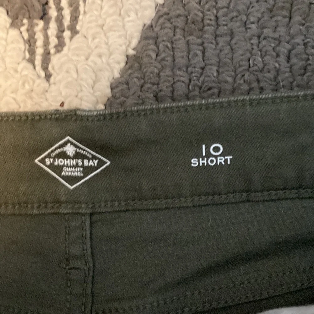 St John’s Bay Mid Rise Secretly Slender Straight Leg 10S Oregano Olive Green - Picture 3 of 4